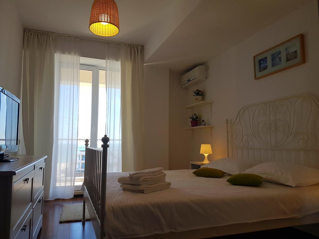 Apartment Summerland Mamaia Exterior photo
